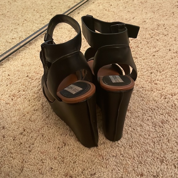 Size 6.5 Steve Madden wedges - Picture 3 of 10